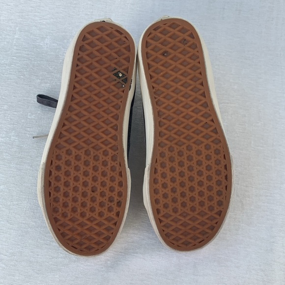 Vans Sk8-Hi Gray Overwashed Sneakers - Picture 10 of 11